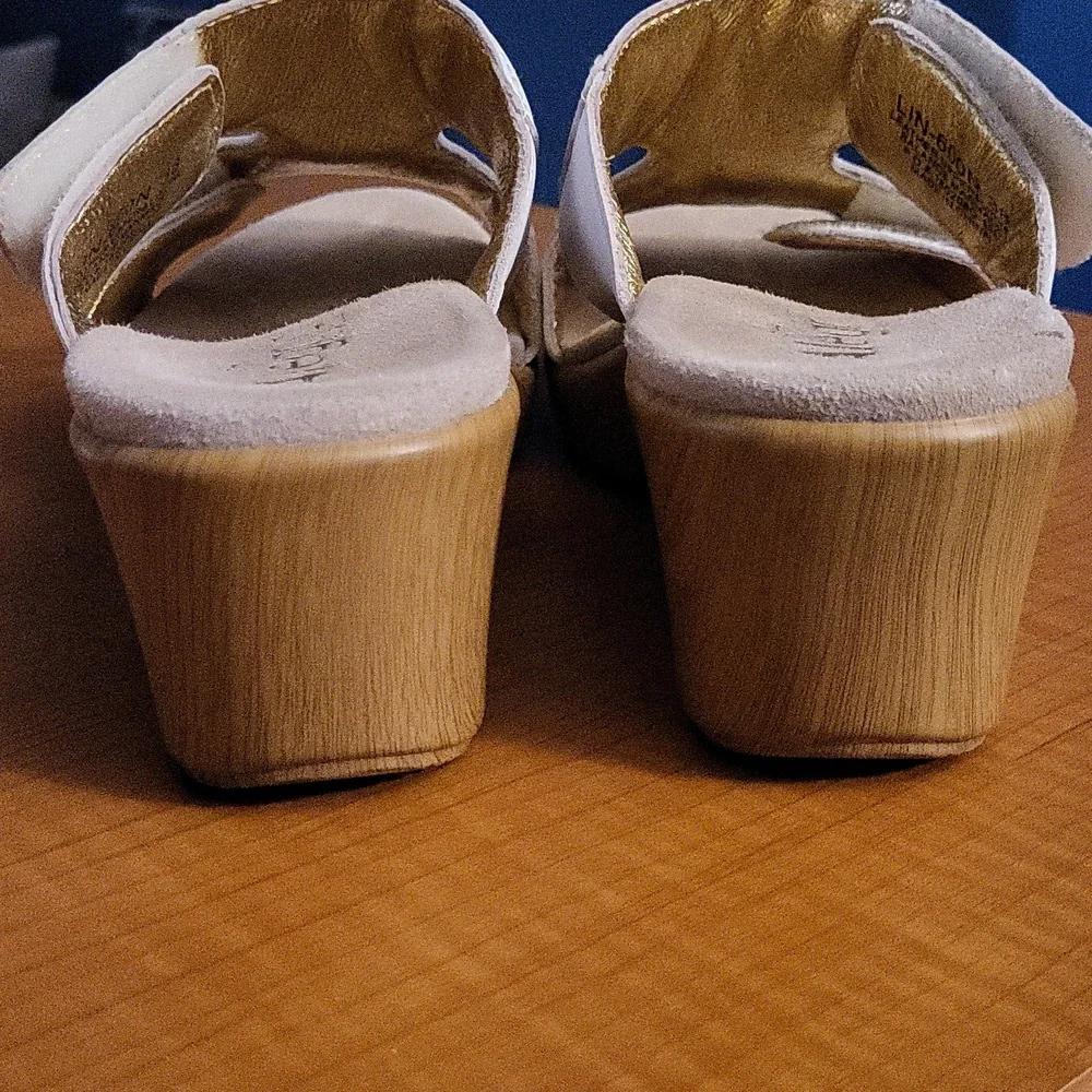 Alegria 8 8.5 Or 38 Embroidered White Sandals With Velcro - Picture 9 of 17